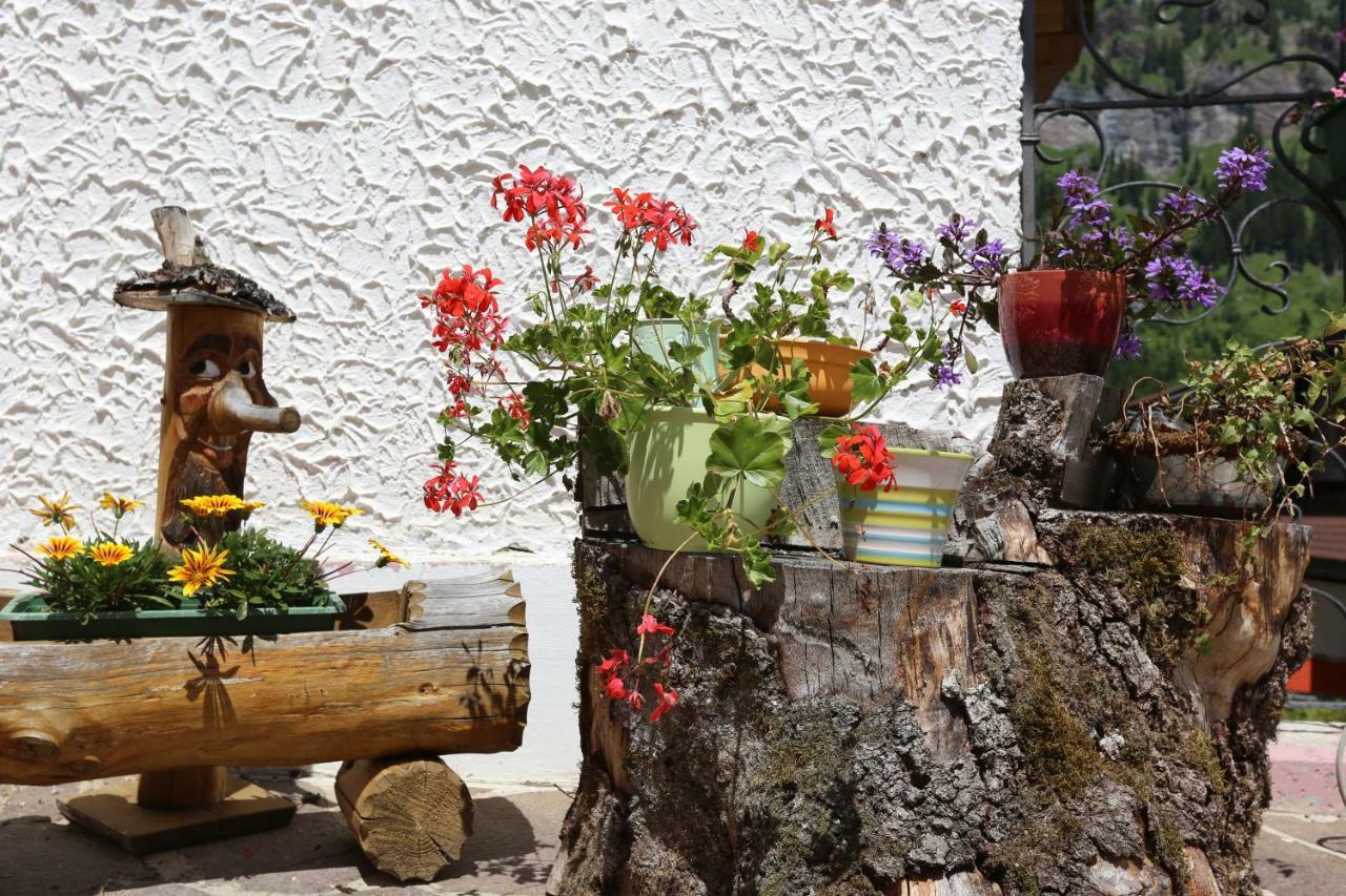 Landgasthof Schuster Nesselwängle Exteriör bild